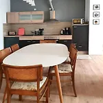 Geraeumige Moderne 3 Raumwohnung