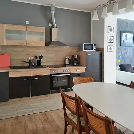 Geraeumige Moderne 3 Raumwohnung