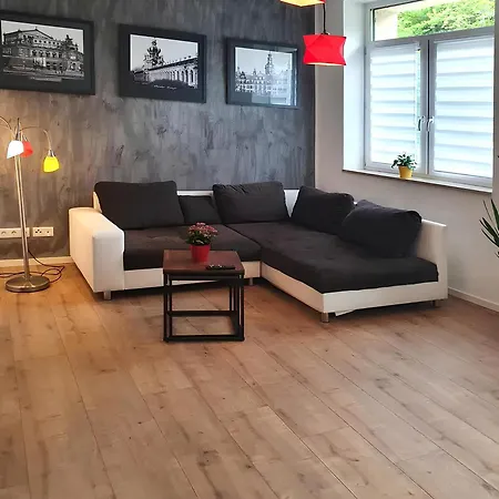 Geraeumige Moderne 3 Raumwohnung