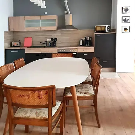 Geraeumige Moderne 3 Raumwohnung