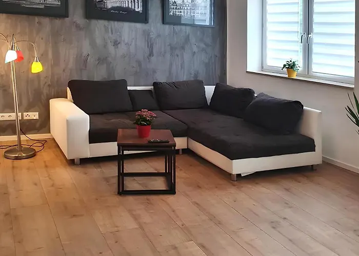 Geraeumige Moderne 3 Raumwohnung